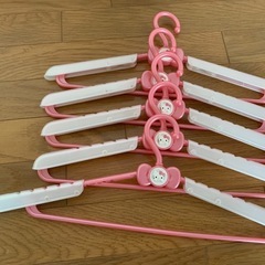 （お話中）キティちゃん2点　子ども用ハンガー・プラ食器の画像