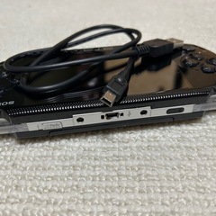【充電器・ケース・ケーブル付き】PSPブラック
の画像