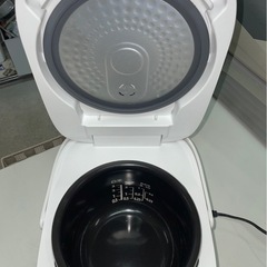 TOSHIBA　東芝　IH炊飯ジャー炊飯器　RC-5XT　0.54L　3合炊き　2023年製　白　ホワイト　一人暮らし　新生活　高年式　稼働確認済　中古品　④の画像