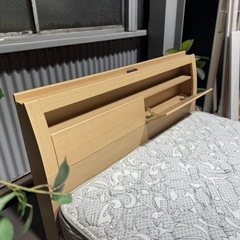 💥激安💥🈹3点同時購入10％OFF🈹❗️配送無料❗️ニトリ収納ダブルベッドフレーム・シモンズマットレスセット　コンセント付き　ライト付きの画像
