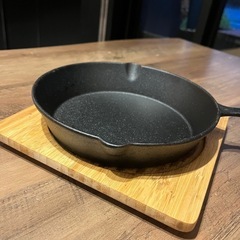 業務用スキレット＋木製鍋敷きセット　本格派をお探しの方に！ 