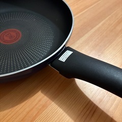 T-fal フライパン(24cm)フタ付き(ノーブランド)の画像