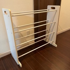おもちゃ収納棚