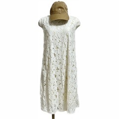 GU 花柄レース　ノースリワンピースの画像