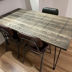 ダイニングテーブル、椅子
