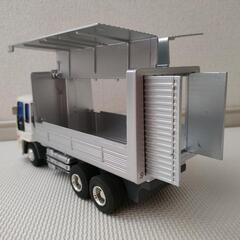 ISUZU GIGA ジュニアウィングトラックの画像