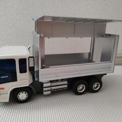ISUZU GIGA ジュニアウィングトラックの画像