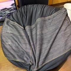 【無料】無印良品体にフィットするソファ/ 32インチテレビ/スーツケースの画像