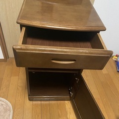 木製キャビネット（引き出し・棚・扉付き）の画像