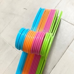 子供用ハンガー　カラフル　まとめ売りの画像