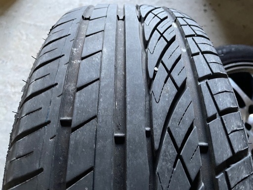 受け渡しの方が決まりました。
215/60/17 タイヤアルミホイル4本
