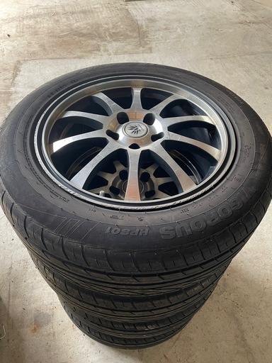 受け渡しの方が決まりました。
215/60/17 タイヤアルミホイル4本