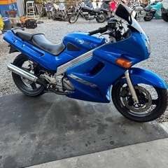 ZZR250