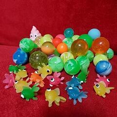 スーパーボール４５個　ゴム金魚14匹