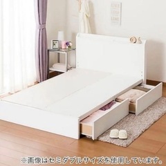 ダブルベッドフレームの画像