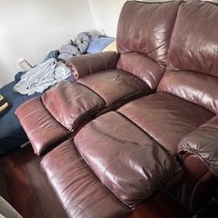 2人掛けレザーソファーの画像
