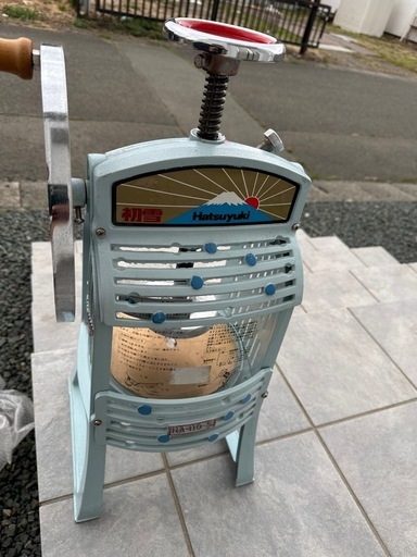 初雪かき氷機手動 (ジン) 青山の調理器具《かき氷機》の中古 初雪かき氷機手動 (ジン) 青山の調理器具《かき氷機》の中古