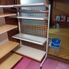 ラック（スチール製、商品陳列用）
