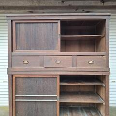 レトロ家具？　古い棚の画像