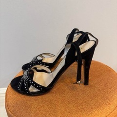 BRUNOMAGLI エレガントな黒のストラップサンダル 21の画像