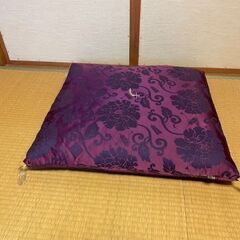 座布団　家にお坊さんが来られた時に出すような座布団