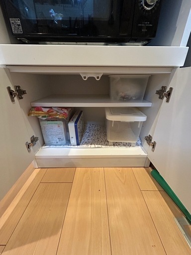 食器棚　ホワイト　コンセントプラグあり　おまけ付き