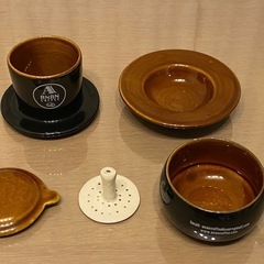 ベトナムコーヒー用のフィンとコーヒーカップの画像