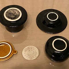 ベトナムコーヒー用のフィンとコーヒーカップの画像