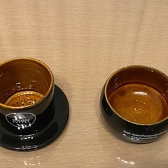 ベトナムコーヒー用のフィンとコーヒーカップの画像