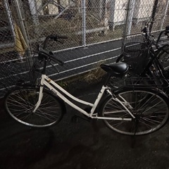 白い自転車の画像