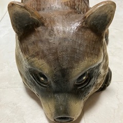 タヌキ（アライグマ？）木彫りの置物　大きいです。 サイズ　幅27 長さ47 高さ20cmの画像