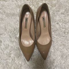 DIANNA ベージュ ポインテッドトゥ ハイヒール