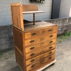 昭和レトロな水屋箪笥 古いですがしっかりとした作り アンティークな雰囲気の古い箪笥❣️90cm×55cm×高さ150cmの画像
