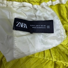 ZARA カラーパンツの画像