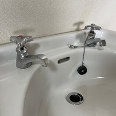 水栓付き手洗いシンクの画像