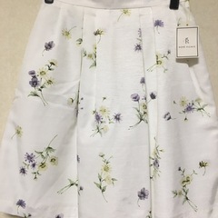 【新品】保管期間一年！ロペピクニック　花柄スカートM  　No.35