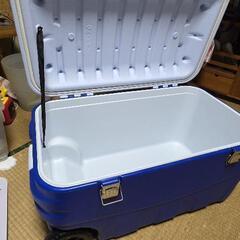 80㍑キャスター付きクーラーBOXの画像