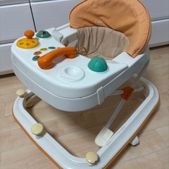 Conbi コンビ　よちよちキーパー歩行器　の画像