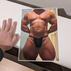 セクシーなマッチョのポスターの画像