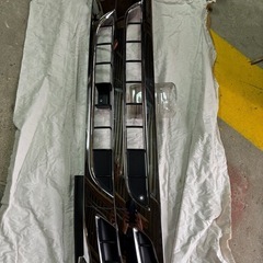 いすずエルフ純正メッキグリルの画像