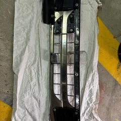 いすずエルフ純正メッキグリルの画像