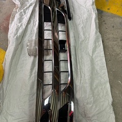 いすずエルフ純正メッキグリルの画像