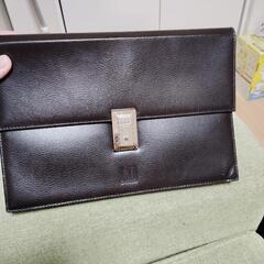dunhillのセカンドバック 鍵付き