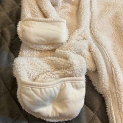 赤ちゃんの耳付きのジャンプスーツの画像