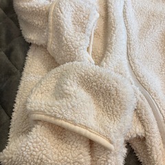 赤ちゃんの耳付きのジャンプスーツの画像