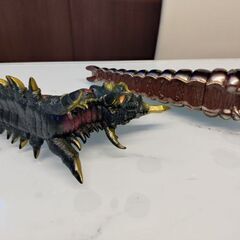 モスラとバトラ（幼虫）の画像