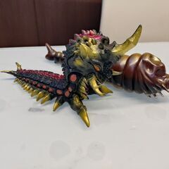 モスラとバトラ（幼虫）の画像