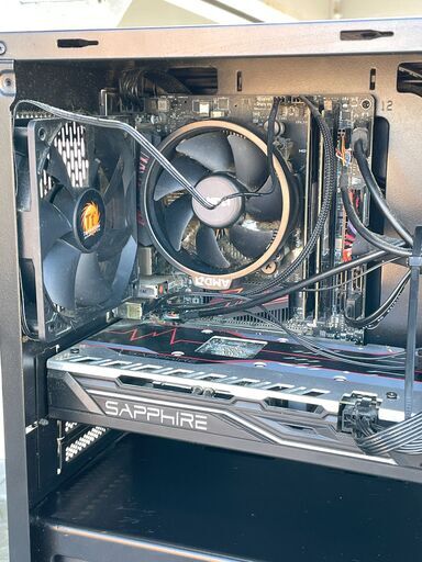 二世代まえのゲームPCです。I/Oの24インチモニターも差し上げます。いかがですか。