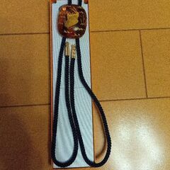 張鼈甲、ループタイの画像