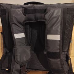Uberロゴ入り配達バッグ（ブラック）の画像